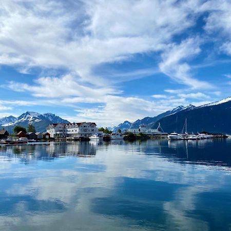 Sunde Fjord Hotel, Free And Easy Parking Solavagen Екстериор снимка