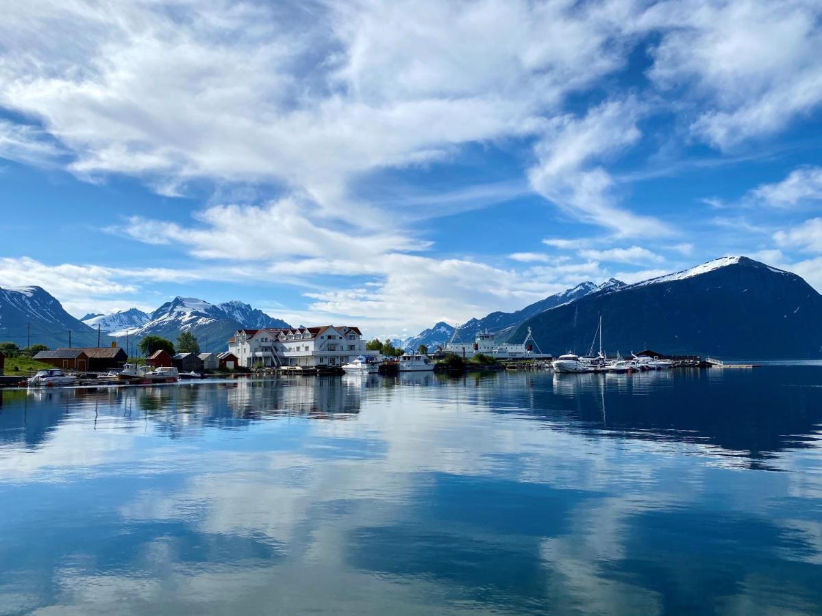 Sunde Fjord Hotel, Free And Easy Parking Solavagen Екстериор снимка