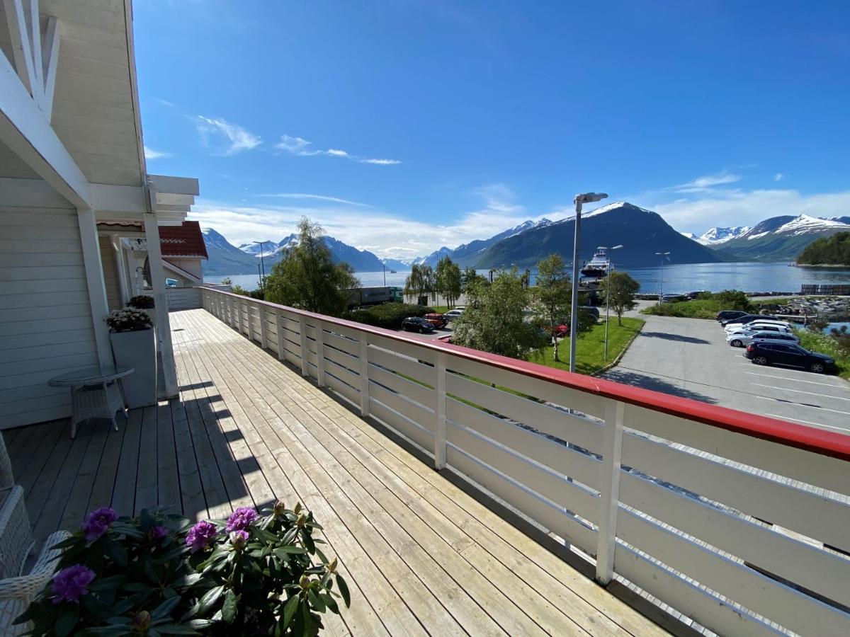 Sunde Fjord Hotel, Free And Easy Parking Solavagen Екстериор снимка