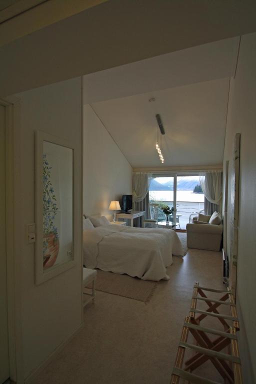 Sunde Fjord Hotel, Free And Easy Parking Solavagen Стая снимка